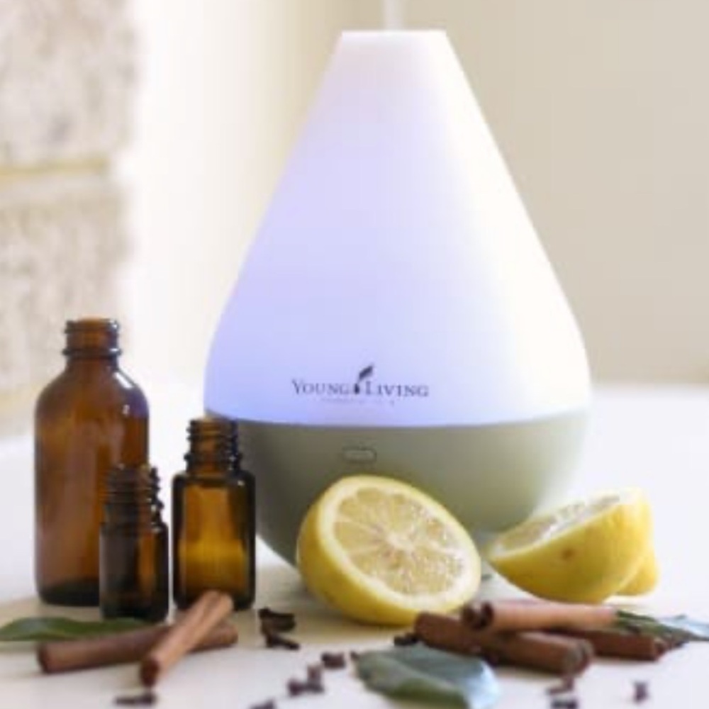 Young Living Dewdrop Diffuser Essential Oil Humidifier - Picture 7 of 8